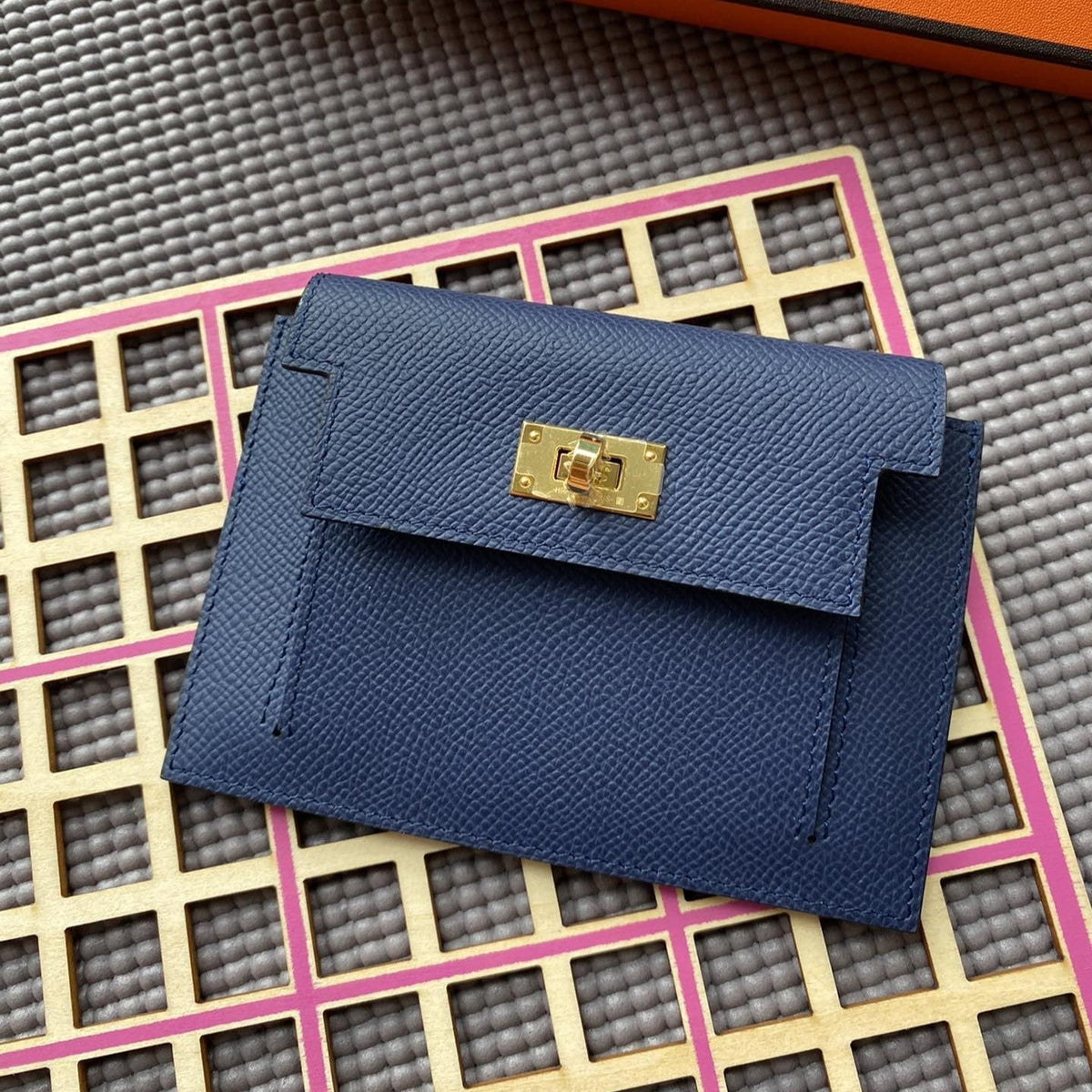 HERMES Kelly Pocket 13.5 Blue Epsom Ghw