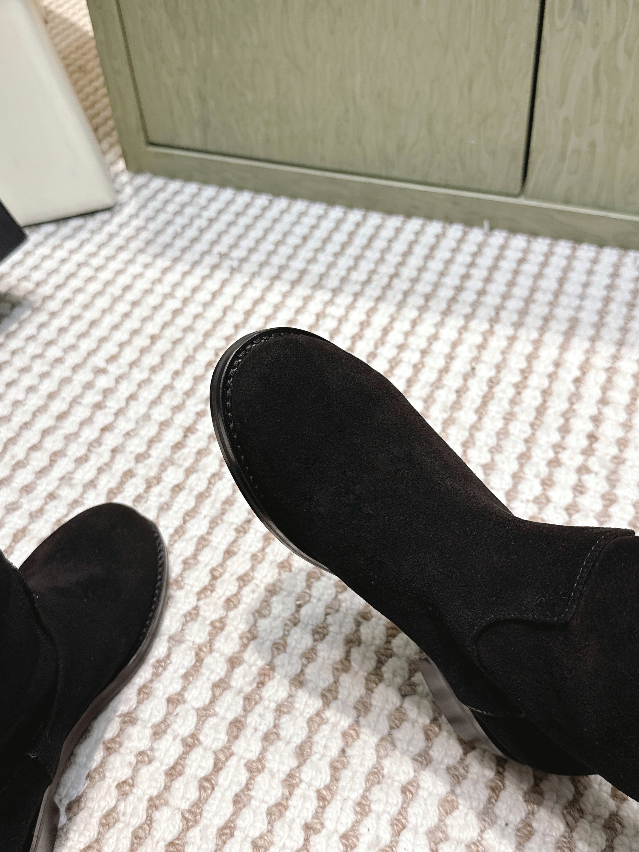 CHANEL 25S KNEE-HIGH BOOTS IN BLACK SUEDE GOLD HARDWARE